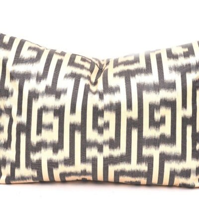 Black White Labyrinth Design Pillow