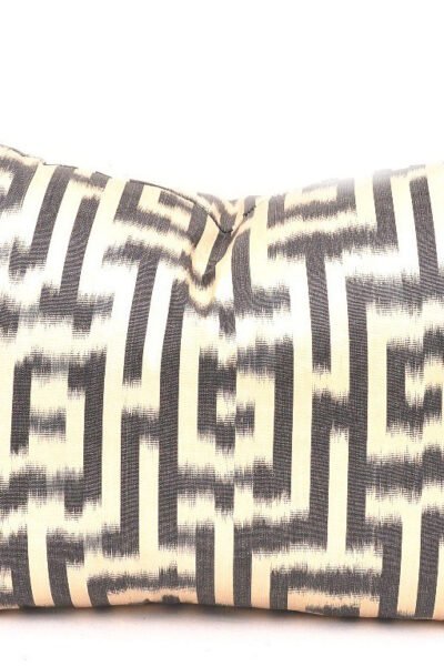 Black White Labyrinth Design Pillow