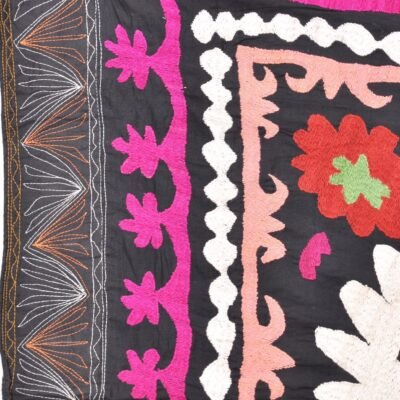 Alternative view of Fuchsia Art Handmade Suzani